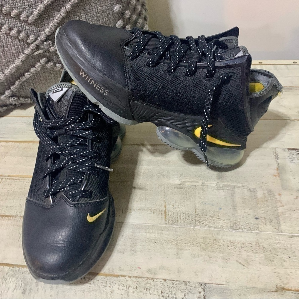 Nike Black and Yellow Men's Shoes